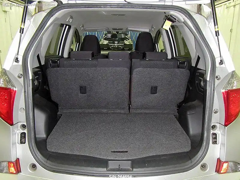Toyota Ractis (Metallic Blue)