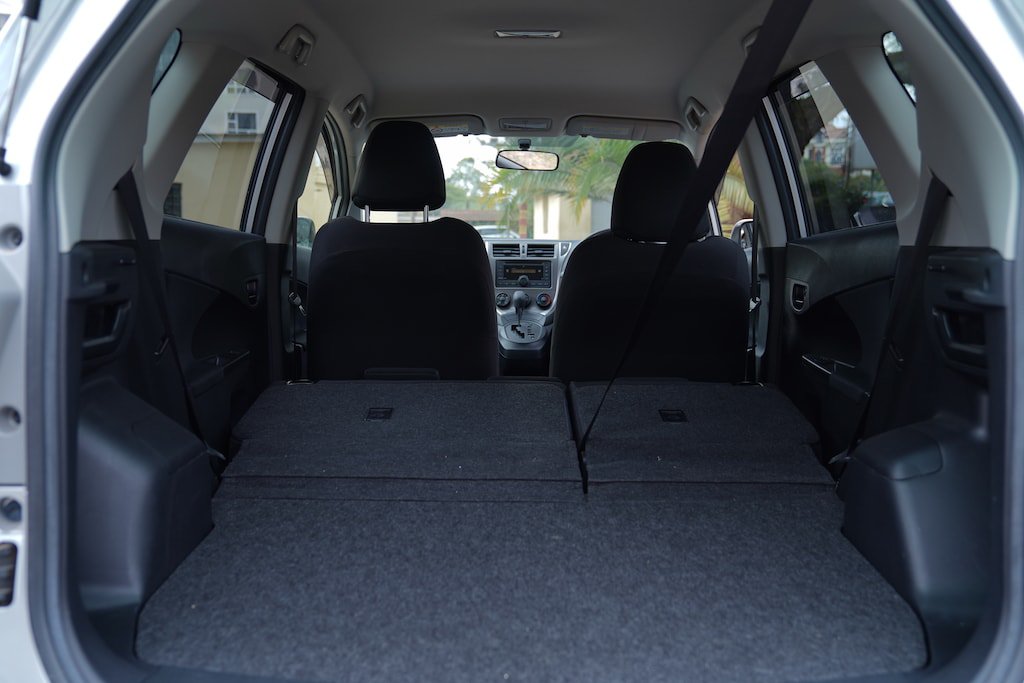 Toyota Ractis (Metallic Blue)