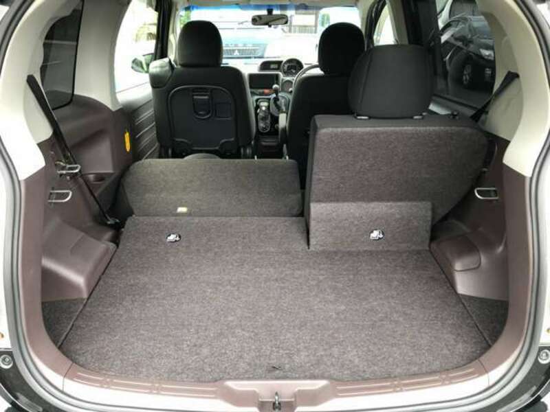 Toyota Spade (Purple)